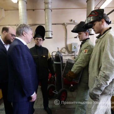 Более шести тысяч студентов колледжей и техникумов оказывают помощь в рамках федеральных акций #СвоихНеБросаем и #МыРядом