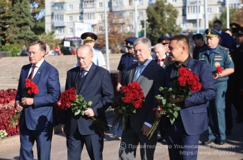 Алексей Русских возложил цветы к Вечному огню в память о погибших в годы Второй мировой войны